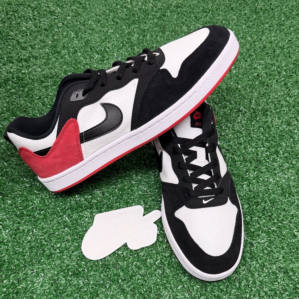 Nike SB Alleyoop Men’s 10.5 Sneakers. Low Top, Solarsoft insoles, New With Box